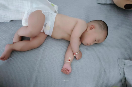 泰州三个月宝宝抬头不稳 泰州三个月宝宝抬头不稳